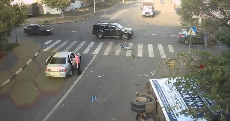 بالفيديو: جرى الحادث فجأة أمامه.. ونجا بالصدفة !